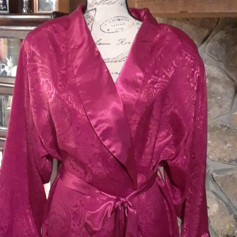 Vintage Victoria's Secret kimono robe - Picture 2 of 10